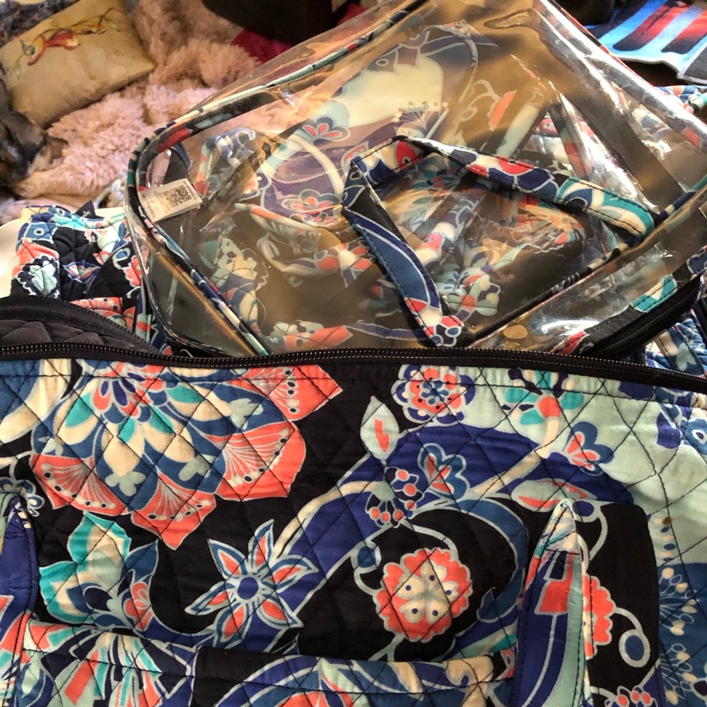 9 pieces of Vera Bradley; like new
